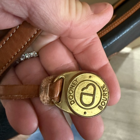 Vintage 1980-1990s Dooney & Bourke oversized shoulder bag. - Picture 3 of 15